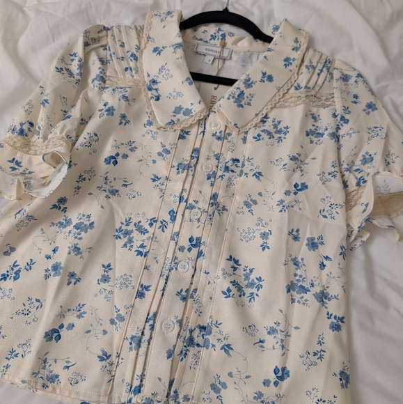 Rihoas / New w. tags / Small / Lace Spliced Pleated Floral Shirt - Picture 4 of 4